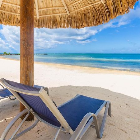 Pristine Bay Villa 1304 With Large Pool - 3 Bedroom Condo French Harbour 外观 照片