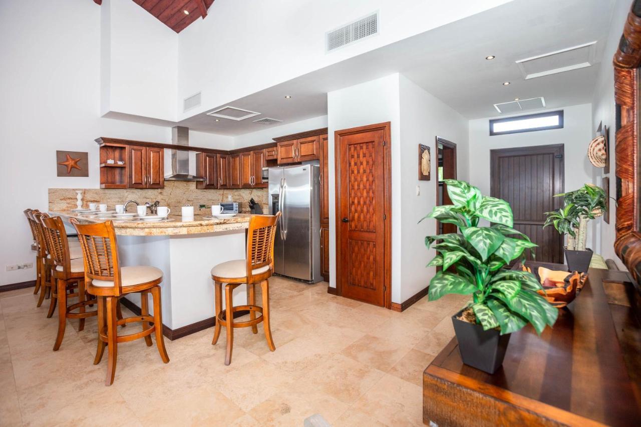 Pristine Bay Villa 1304 With Large Pool - 3 Bedroom Condo French Harbour 外观 照片