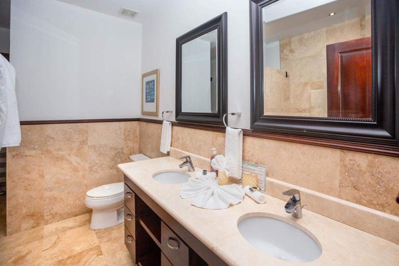 Pristine Bay Villa 1304 With Large Pool - 3 Bedroom Condo French Harbour 外观 照片