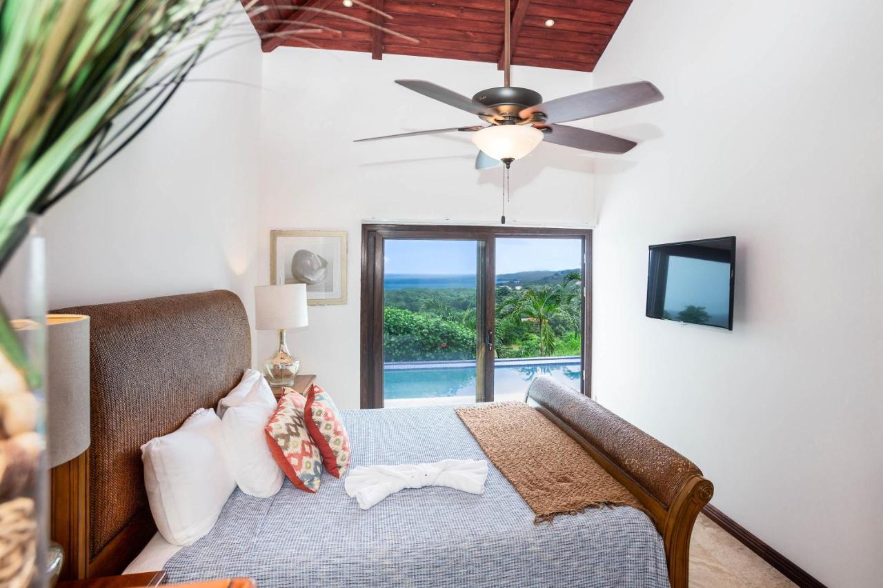 Pristine Bay Villa 1304 With Large Pool - 3 Bedroom Condo French Harbour 外观 照片