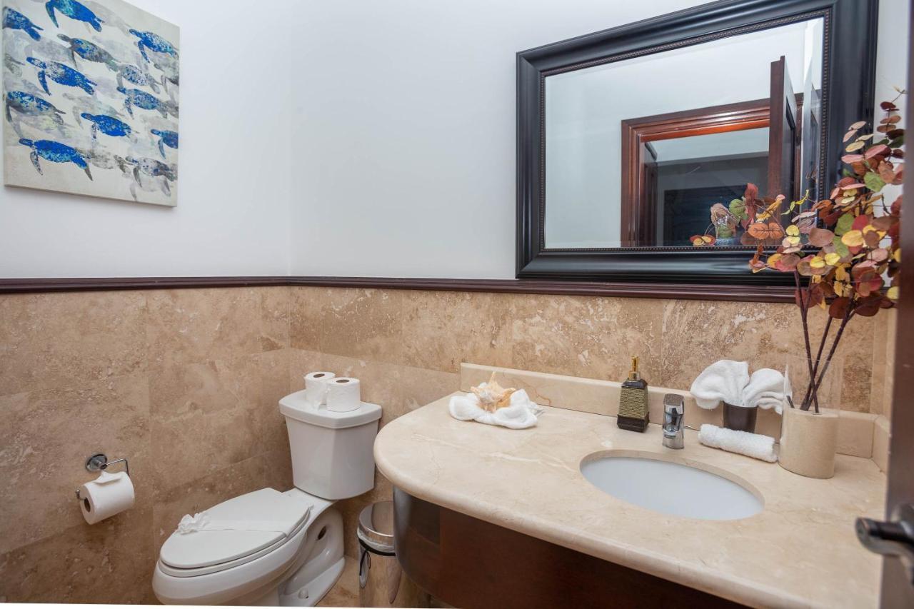 Pristine Bay Villa 1304 With Large Pool - 3 Bedroom Condo French Harbour 外观 照片