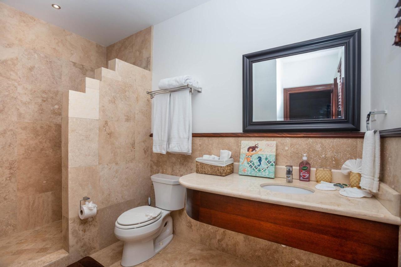 Pristine Bay Villa 1304 With Large Pool - 3 Bedroom Condo French Harbour 外观 照片