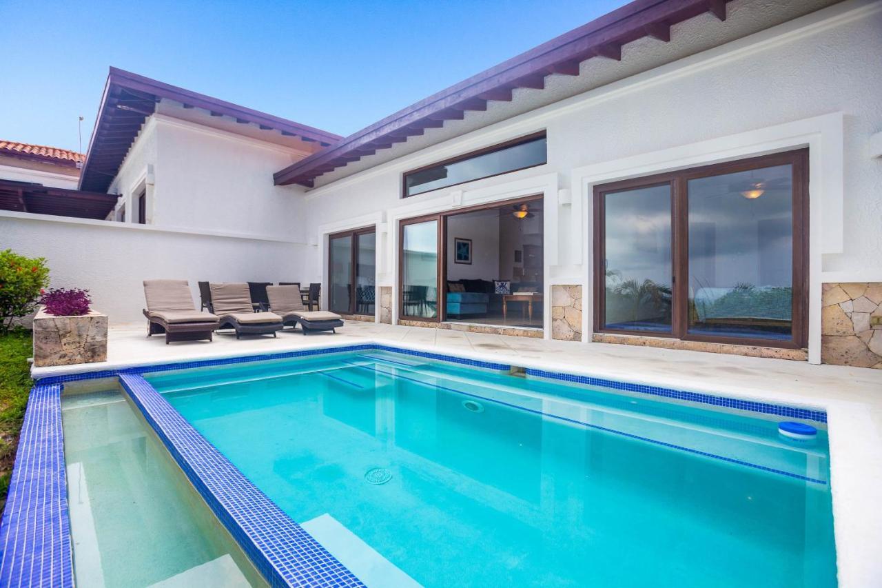 Pristine Bay Villa 1304 With Large Pool - 3 Bedroom Condo French Harbour 外观 照片