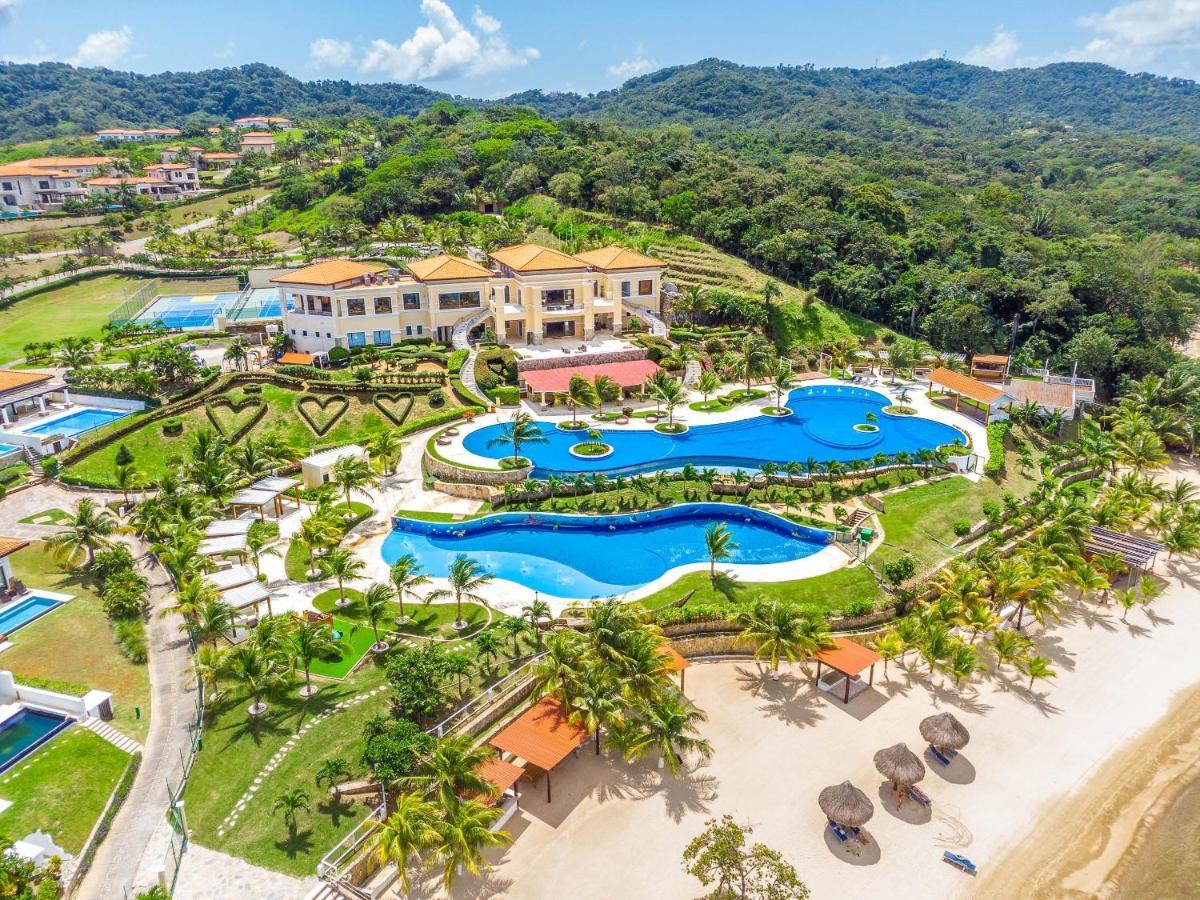 Pristine Bay Villa 1304 With Large Pool - 3 Bedroom Condo French Harbour 外观 照片