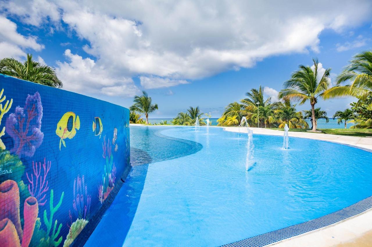 Pristine Bay Villa 1304 With Large Pool - 3 Bedroom Condo French Harbour 外观 照片